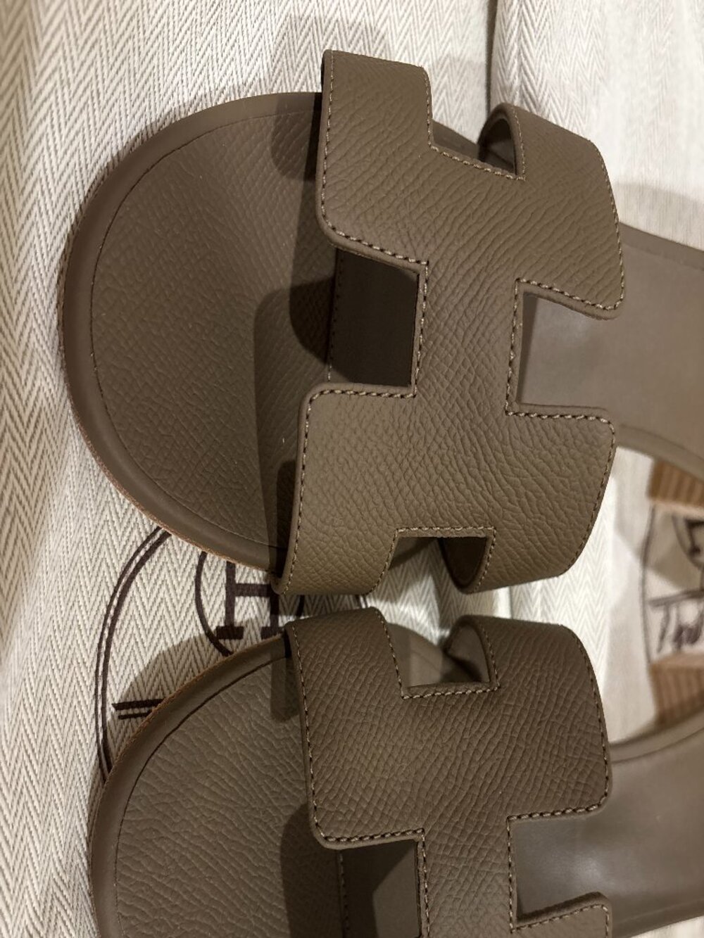 NEW Hermes Oasis Oran Sandals Sz 37/6.5 Etoupe Leather Brown Taupe - Picture 2 of 9